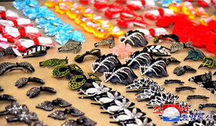 [Moment to Focus] Hair accessories under Cosmos brand in N. Korea