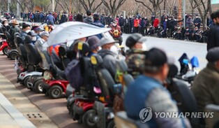 S. Korea's new COVID-19 cases above 10,000 for 3rd day amid eased virus curbs