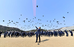 [Moment to Focus] Air Force cadets' commencement ceremony