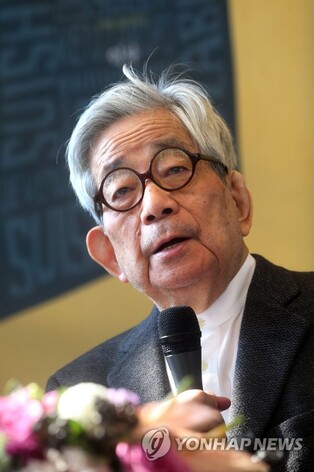 "위대한 작가, 거대한 양심"…국내서도 오에 겐자부로 추모