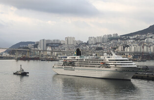 [Moment to Focus] Cruise ship makes port call in S. Korea