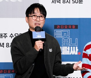 장항준 감독이 만드는 라디오 드라마…"과장된 연기로 몰입감"