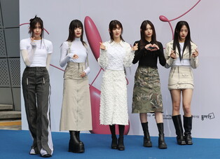 NewJeans attends opening ceremony of Seoul Fashion Week