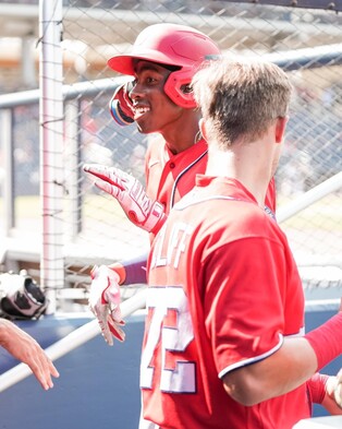 아들에게 만루포 맞은 베이커 감독 "오늘은 아들 보고싶지 않아"