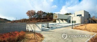 남원시립미술관, 김병종 화백 작품 전시회 '숲에서' 개막