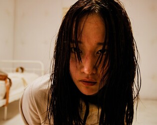 [Movie Review] Jeon Jong-seo’s Hollywood debut film ‘Mona Lisa and the Blood Moon’ hits local theaters