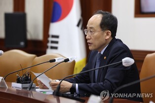 (LEAD) S. Korea's improved ties with Japan to boost exports, consumption: finance minister