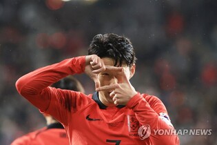 (LEAD) Captain Sonny scores 1st goals in Klinsmann era