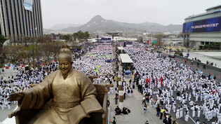 [Moment to Focus] 12,263 people perform Taekwondo in Gwanghwamun