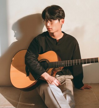 Fingerstyle guitarist Kim Hwa-jong takes home 2 gold medals at Morris’ Int’l Guitar Festival