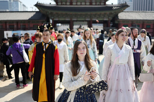 [Moment to Focus] Foreign tourists in Seoul