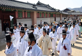 [Moment to Focus] Opening ceremony of Toegye Yi Hwang's last return to his hometown re-enactment