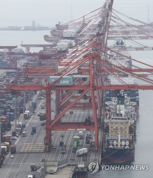 Trade terms continue to fall in Feb. on faster export price fall