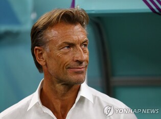 월드컵서 아르헨티나 꺾은 사우디 축구대표팀 르나르 감독 사퇴