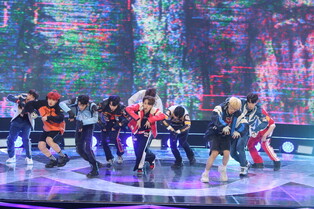 Performance photos of xikers at debut showcase for 'HOUSE OF TRICKY : Doorbell Ringing'