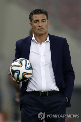 황인범 뛰는 올림피아코스, 미첼 감독과 7개월 만에 결별