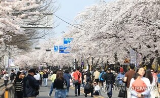 S. Korea's new COVID-19 cases on rise amid increased spring excursions