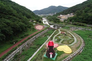 사천 9경에 이름 올린 '용두공원·청룡사 겹벚꽃' 인기몰이