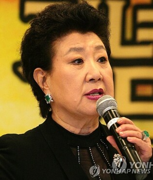 Visits to mortuary of S.Korean Singer Hyun Mee continues