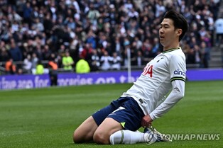 아시아 첫 'EPL 100골' 손흥민 "돌아가신 외할아버지께 바친다"