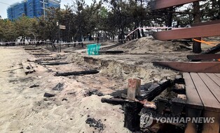 [강릉산불 르포] "관광 강릉의 얼굴인데…" 산불로 상처 입은 경포해수욕장