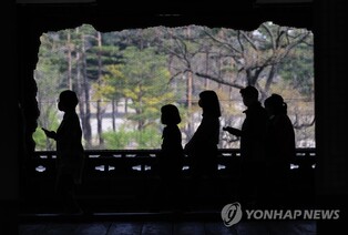 알람 맞추고 연습까지…'궁케팅' 뚫고 만나는 경복궁의 낮과 밤