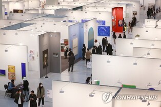 화랑미술제 닷새간 5만8천명 방문…"작년보다 차분한 분위기"