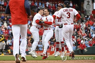 에드먼 끝내기 안타에 눗바 홈런…배지환은 대수비 출전