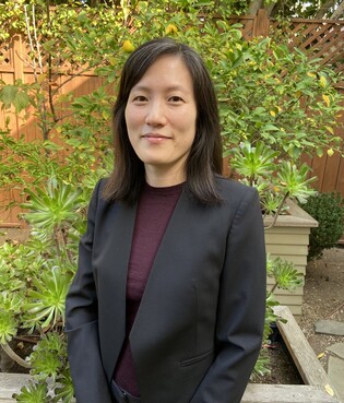 '고래' 번역한 김지영 "민담 같은 문체·비꼬는 유머에 신경 썼죠"