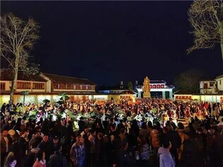 지갑 여는 中, 노동절 여행 예약 급증…"코로나 이전 웃돌아"