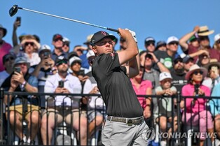 구치, LIV 골프 시리즈 4차 대회 우승…상금 58억원