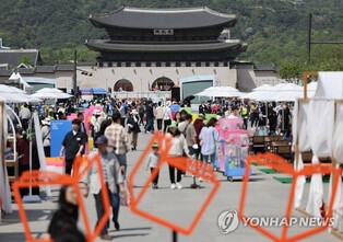 S. Korea's new COVID-19 cases below 10,000