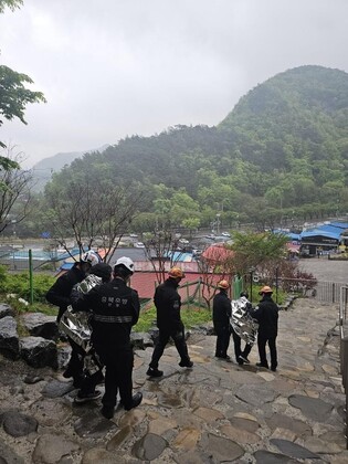 '퇴장시간 남았는데…' 단양 고수동굴서 노부부 30분 고립