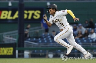 Pirates' Bae Ji-hwan swipes career-high 3 bags