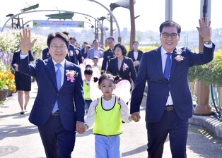 강기정 광주시장, 함평 나비축제 참석…전남도와 '공항 신경전'