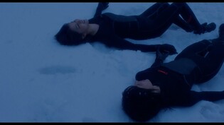 우정과 사랑 넘나드는 두 여자…한소희 스크린 데뷔작 '폭설'