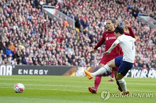 손흥민, EPL 7시즌 연속 두 자릿수 득점…토트넘은 6위 추락