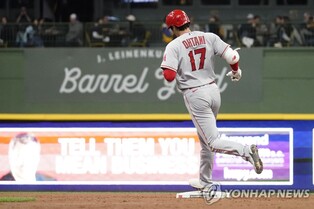 둥실 떠서 넘어간 '체공시간 6.98초' 오타니 시즌 7호포