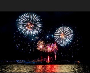 목포 밤 수놓은 해상W쇼, 올 첫 공연 성황