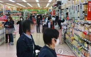 (LEAD) S. Korea's consumer prices growth slows to 3.7 percent in April on falling oil prices