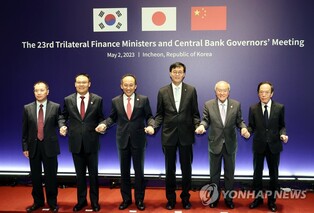 (LEAD) S. Korea, China, Japan ties crucial to global economic recovery: Choo