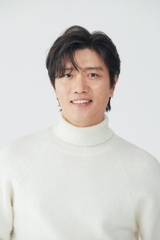 Park Hee-soon signs exclusive contract with IOK Company