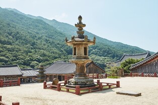 국보12호 화엄사 각황전 앞 석등 62년 만에 보수 고불식