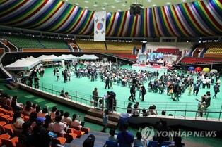 비 와도 즐겁고 신나는 어린이날…전국 실내 행사장 '북적'