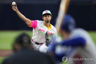 김하성, 다저스 커쇼 두들겨 내야 안타로 시즌 10타점째