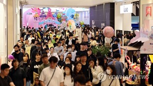 (LEAD) S. Korea's new COVID-19 cases fall below 10,000