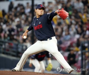 Catcher-turned-pitcher wins KBO's top player award for April