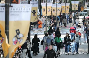 (LEAD) S. Korea's new COVID-19 cases hit 3-month high