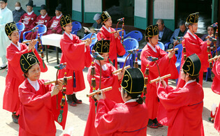[Moment to Focus] Traditional ceremony in honor of Confucian sages