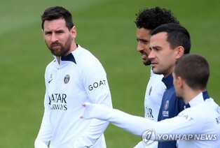 징계에다 이적설 불거졌지만…PSG 감독 "의욕 보인 메시 선발로"